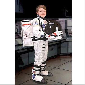 Astronaut costume - 7 pieces. Suit. Helmet. Hat. Gloves. Backpack. 2 sizes boots